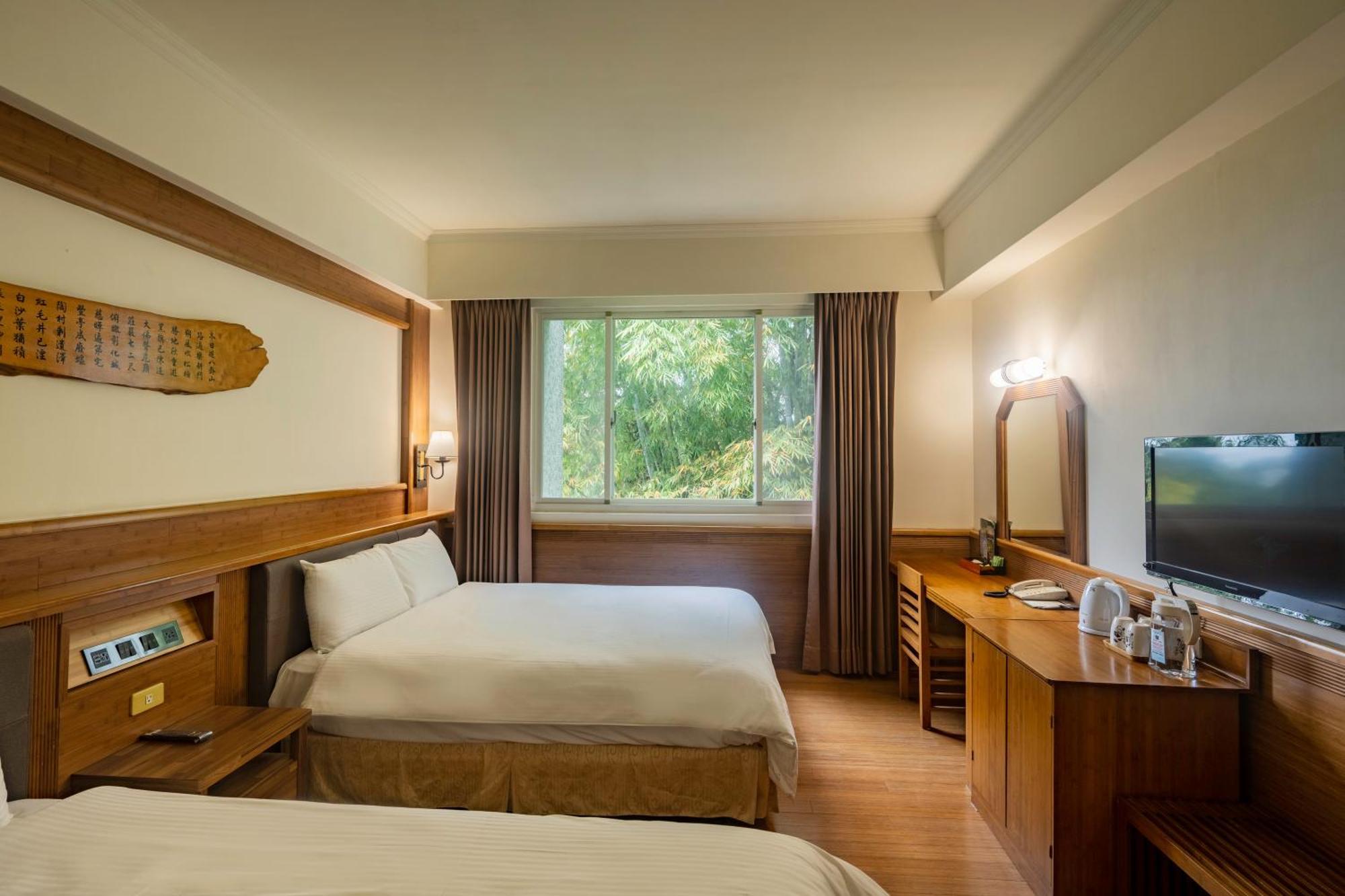 Ginkgo Hotel Lugu Lake Exterior photo