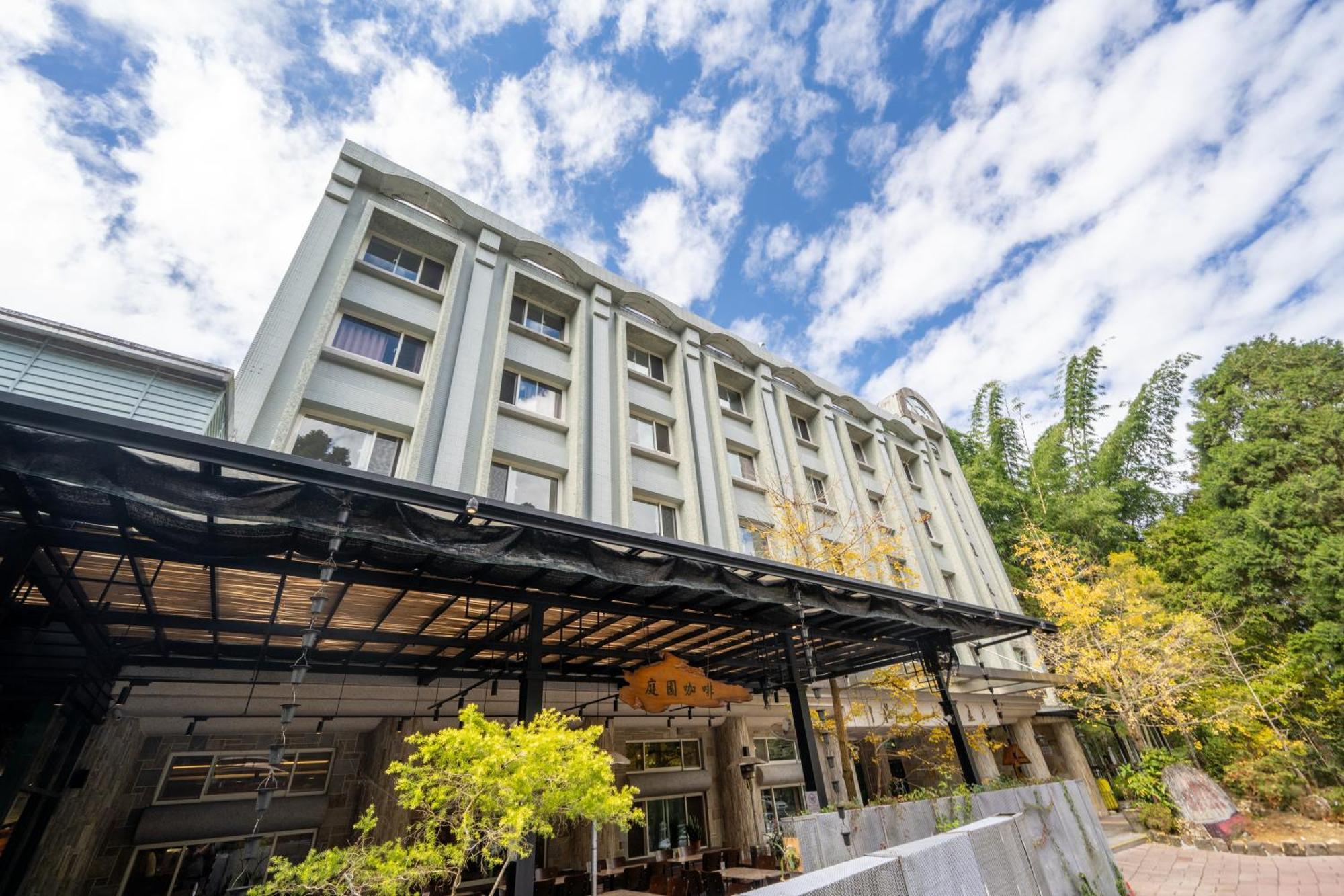 Ginkgo Hotel Lugu Lake Exterior photo
