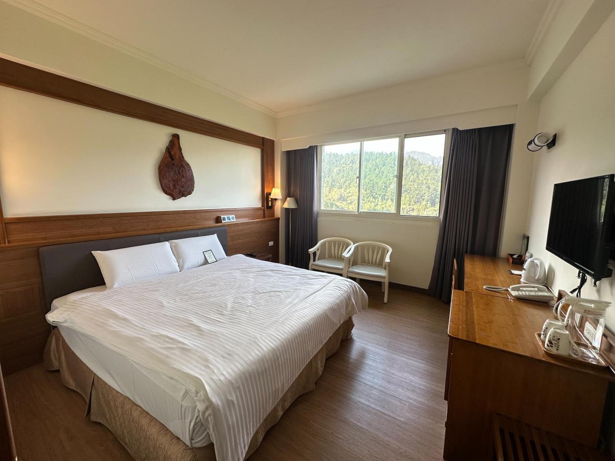 Ginkgo Hotel Lugu Lake Exterior photo