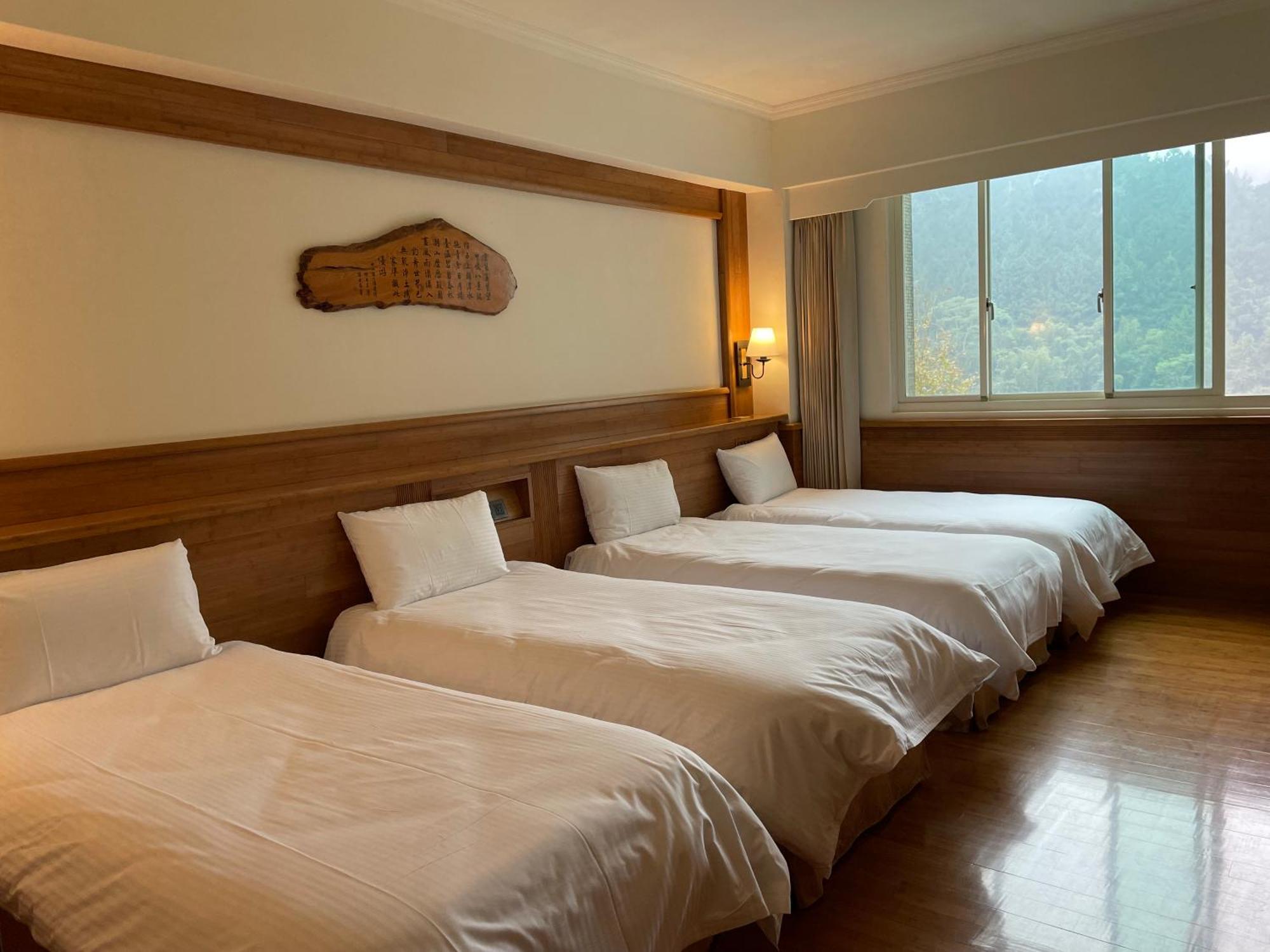 Ginkgo Hotel Lugu Lake Exterior photo