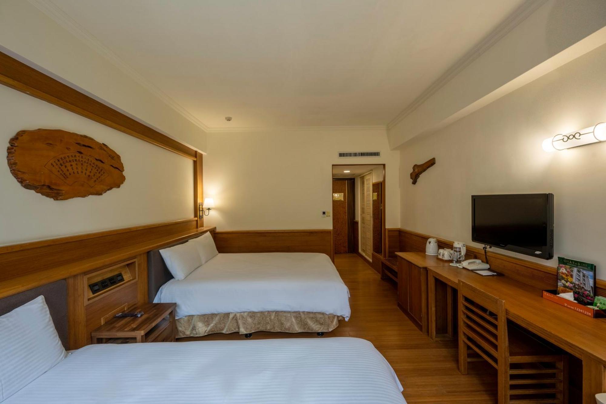 Ginkgo Hotel Lugu Lake Exterior photo